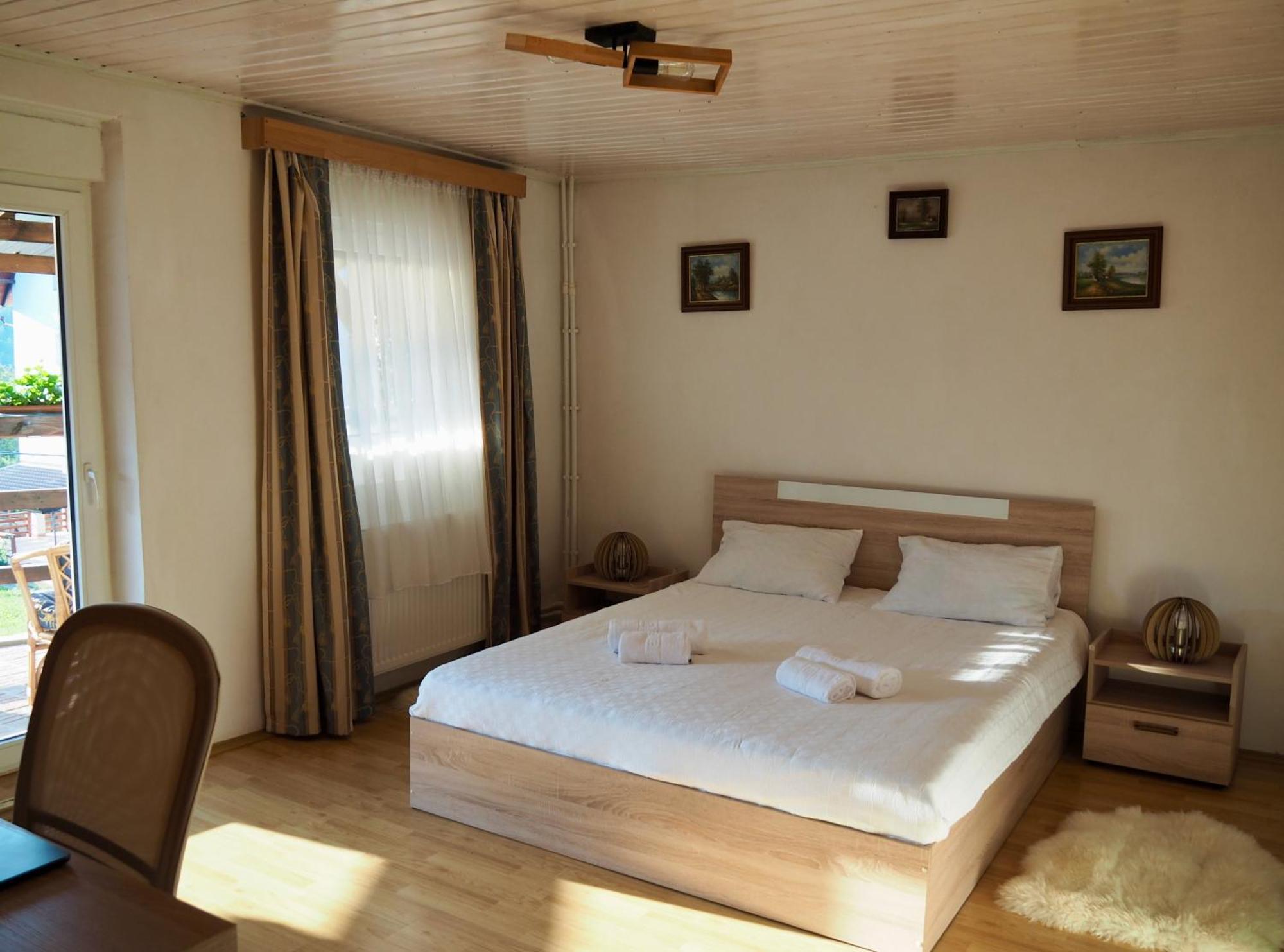 Holiday House Văliug エクステリア 写真